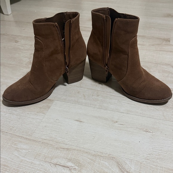 Universal Thread Tan Ankle Booties - Picture 4 of 6